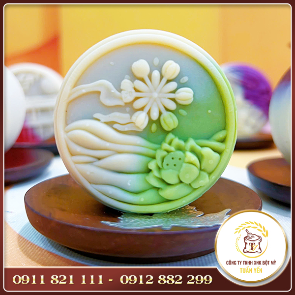 Bánh trung thu 2 màu trắng xanh lá